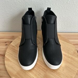 Journee Collection Womens Clara Wedge Sneaker